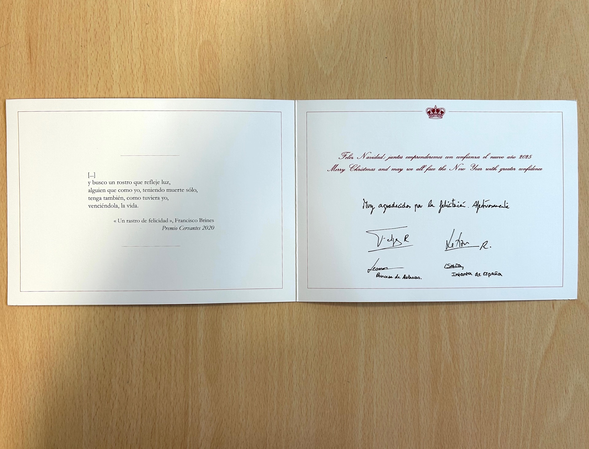   Photos 2  et 3 : Carte de vœux de la famille royale reçue début 2025.